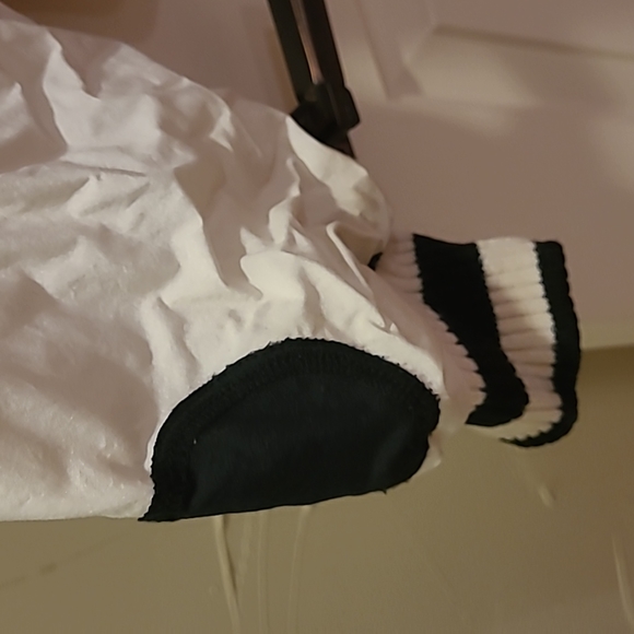 Bogner Ski Jacket, Ladies 14, Vintage, Ribbed Sleeves and bottom. Hood attached. - Picture 13 of 14